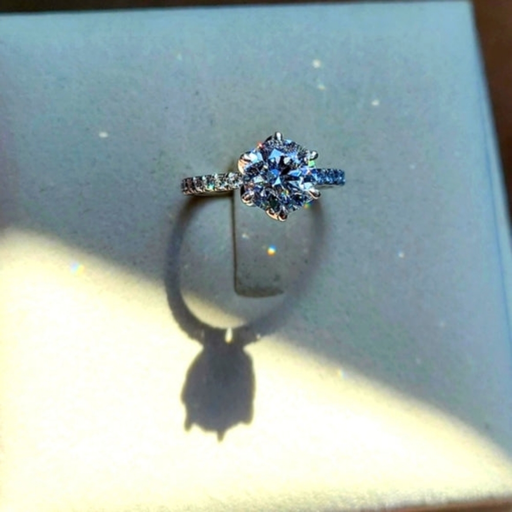 Platinum 2.09ct( E VVS2) lab round diamond ring with side and hidden halo lab di